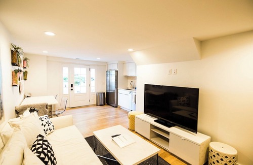 Hillsboro Village Cottage | Available CMA Week! Hot Tub! 12 South Dolly themed safe beautiful + walkable!