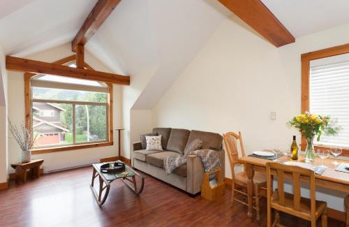 Pemberton Apartment | Available Thanksgiving Special Pemberton Valley 1 bedroom suite king size bed WIFI cable TV gorgeous views free parking walk to Village