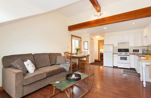 Pemberton Apartment | Available Thanksgiving Special Pemberton Valley 1 bedroom suite king size bed WIFI cable TV gorgeous views free parking walk to Village