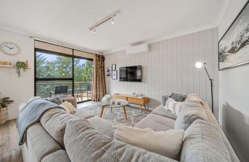 Jindabyne Apartment | Avalanche 3 - 3BR Apartment l Central Location l Balcony l WiFi
