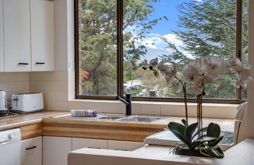 Jindabyne Apartment | Avalanche 3 - 3BR Apartment l Central Location l Balcony l WiFi