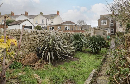 Southwell Cottage | AVALANCHE COTTAGE, pet friendly, with open fire in Weston, Portland