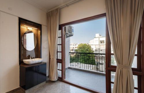 D Costa Layout Apartment | Avalon Apartment 202 Central Bangalore AC
