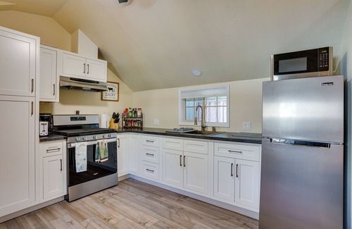 Avalon Cottage | Avalon Cottage < Half-Mi to Beaches & Crescent Ave
