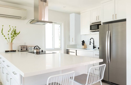 Middletown Condo | Avalon III by AvantStay | Mins to Gaslamp, Zoo & Airport | Beautiful Deck w/BBQ