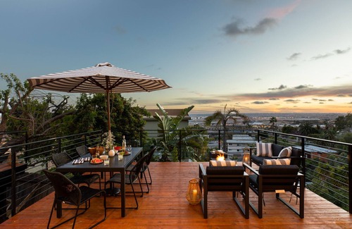 Middletown Condo | Avalon III by AvantStay | Mins to Gaslamp, Zoo & Airport | Beautiful Deck w/BBQ