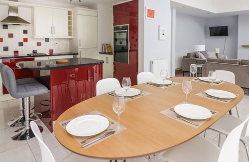 Pembroke Cottage | AVALON, pet friendly, country holiday cottage in Lamphey