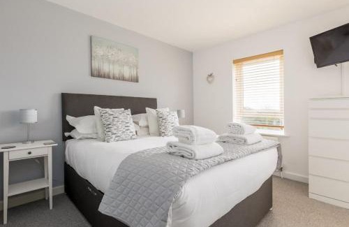 Poole House | Avalon - Walking Distance to Poole Quay and Town