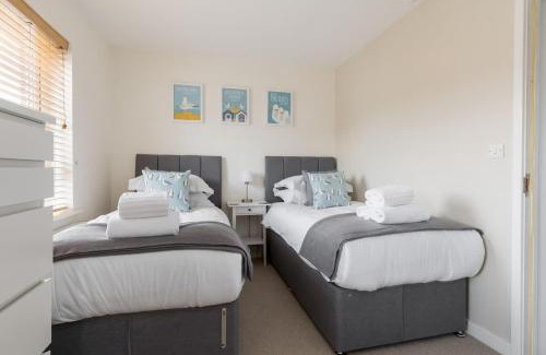 Poole House | Avalon - Walking Distance to Poole Quay and Town