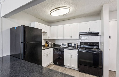 Glengarry Apartment | Avery Apartments A4 I Spacious 1 Bed 1 Bath