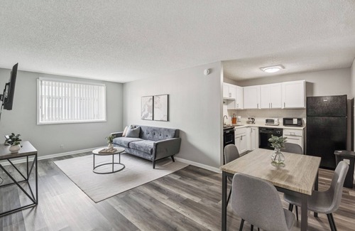 Glengarry Apartment | Avery Apartments D4 I Spacious 2 Bed 1 Bath