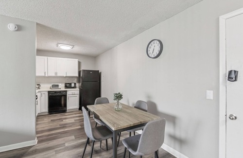 Glengarry Apartment | Avery Apartments D4 I Spacious 2 Bed 1 Bath