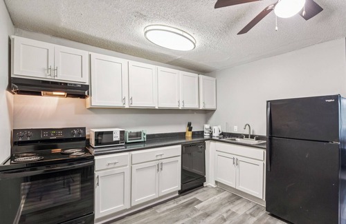 Glengarry Apartment | Avery Apartments G7 I Spacious 1 Bed 1 Bath