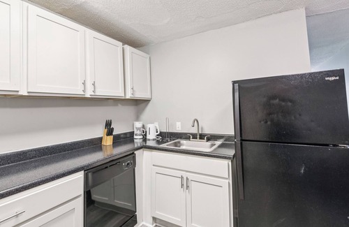 Glengarry Apartment | Avery Apartments G7 I Spacious 1 Bed 1 Bath