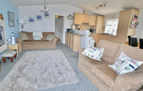 Weybourne House | Avocet Lodge - Weybourne - Crabpot Cottages