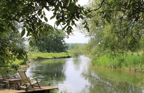 Salisbury Cottage | AVON TURN BARN, romantic, with a garden in Salisbury