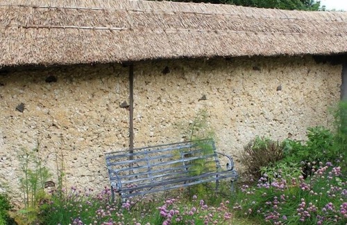 Salisbury Cottage | AVON TURN BARN, romantic, with a garden in Salisbury