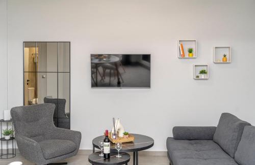 Old Town Apartment | Avra Sea Walls