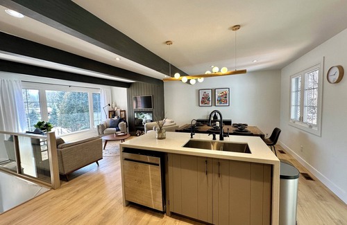 Haliburton Cottage | 'Away' in Haliburton~ hottub, kayaks, hygge living