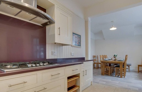 Rhos on Sea House | Awel y Mor in Colwyn Bay