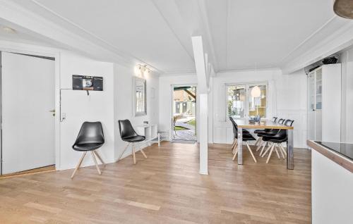 Svaneke Apartment | Awesome Apartment In Svaneke With Wifi