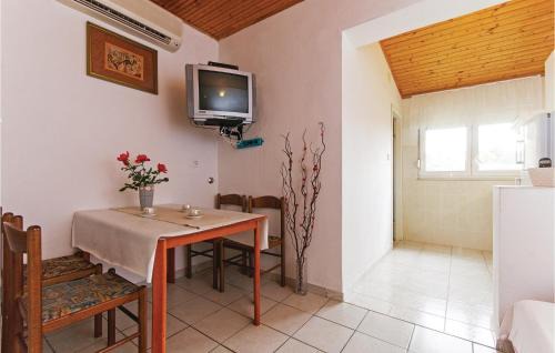 Vlasici Apartment | Awesome Apartment In Vlasici With Wifi