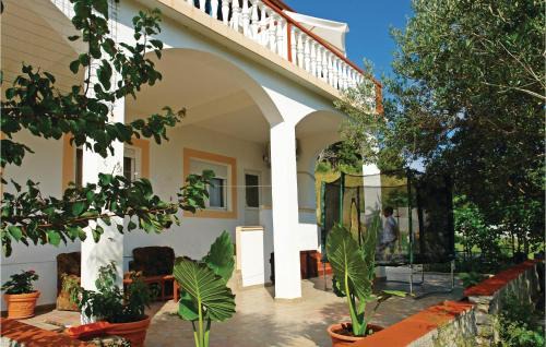 Vlasici Apartment | Awesome Apartment In Vlasici With Wifi