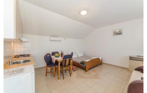 Pakostane Apartment | Awesome Apartment In Vrana With Wifi