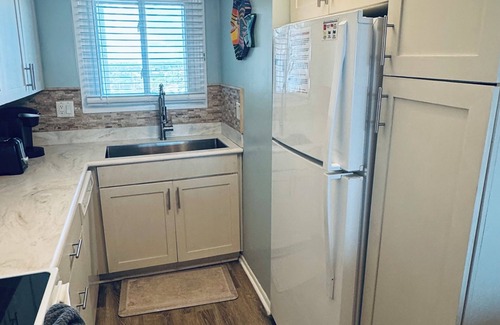 Biltmore Beach Condo | AWESOME DECEMBER DEAL: Sun 12/7 to Sun 12/21 =1500 or 850 week! 5star/Beachfront