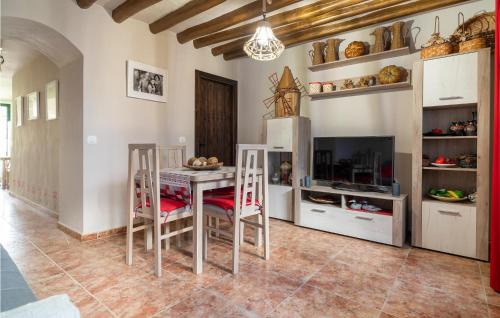 Alfarnate House | Awesome Home In Alfarnate With Kitchen