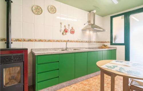 Alfarnate House | Awesome Home In Alfarnate With Kitchen
