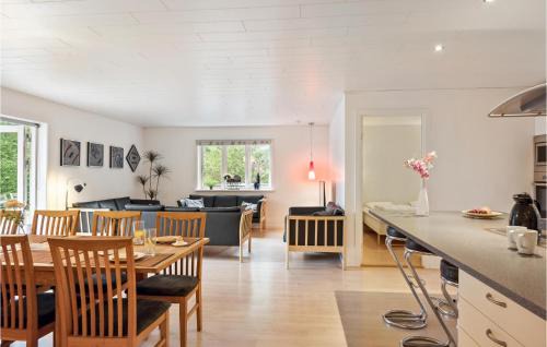 Farvang House | Awesome Home In Fårvang With Sauna