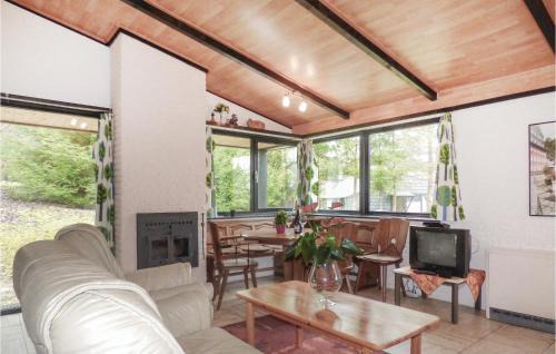 Ferienhausgebiet Hillenseifen House | Awesome Home In Gerolstein With Wifi