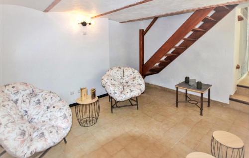 Goult House | Awesome Home In Goult