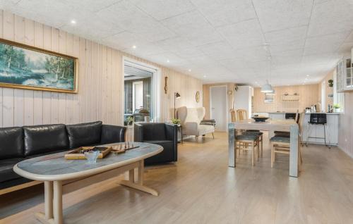 Trend House | Awesome Home In Løgstør With Wifi