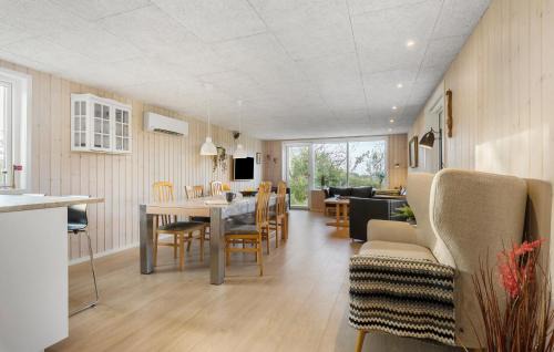 Trend House | Awesome Home In Løgstør With Wifi