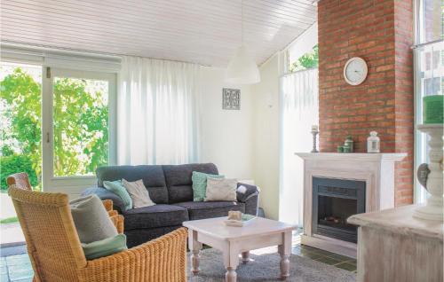 Lauwersoog House | Awesome Home In Lauwersoog With Kitchen