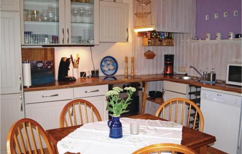 Sassnitz House | Awesome Home In Sassnitz With Kitchen