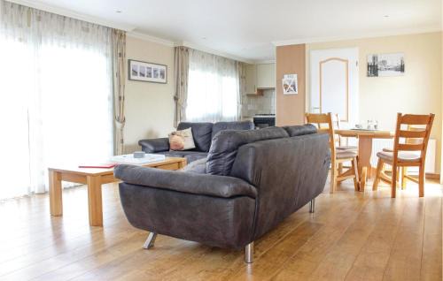 Sint-Annaland House | Awesome Home In Sint-Annaland With Wifi