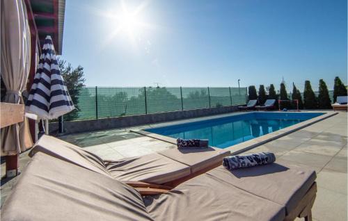 Dracevac House | Awesome Home In Split With Wifi