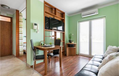 Dracevac House | Awesome Home In Split With Wifi
