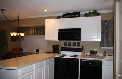 Indian Point Condo | Awesome Lake Views from the Screened-in Deck! Right Next to Silver Dollar City!