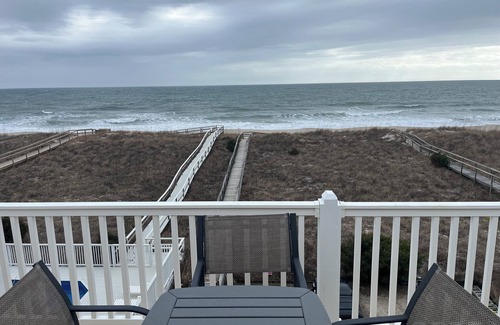 North Carolina Coast Condo | Awesome Location! A Ocean Front Condo Awaits your arrival!