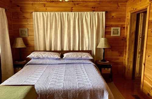 Maggie Valley Cabin | AWESOME MOUNTAIN VIEW! EASY ACCESS-GREAT LOCATION! No Pets and Non-Smoking Cabin