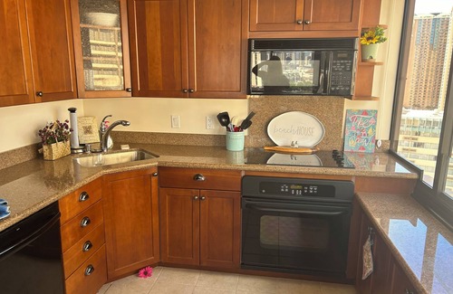 Waikiki Condo | Awesome ocean and harbor Views and luxury living in luxury building in Waikiki