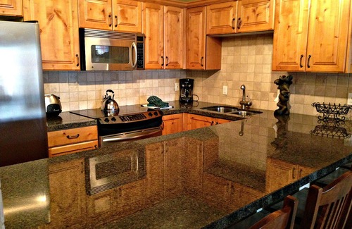 North Park City Condo | Awesome Ski in/Out, K, 2q,Resort Plaza Pool Hotub Sleeps 6