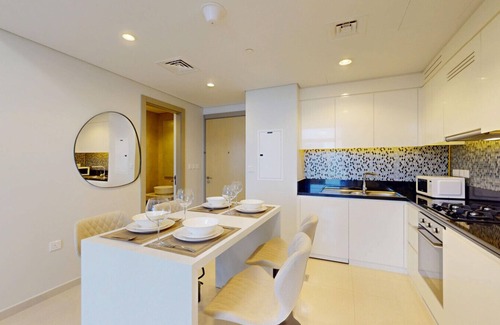 Sheikh Zayed Road Apartment | Aykon City - Upgraded Two Bedroom with City Views