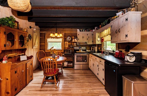 Blowing Rock Hotel | Azalea Garden Inn