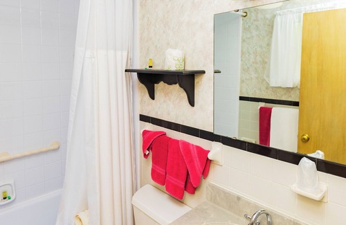 Blowing Rock Hotel | Azalea Garden Inn