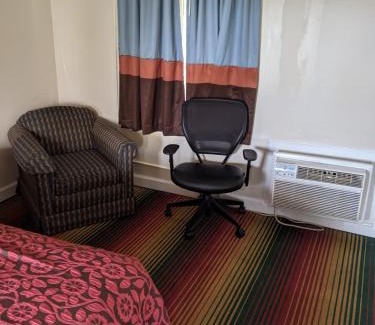 Wilmington Hotel | Azalea Inn & Suites